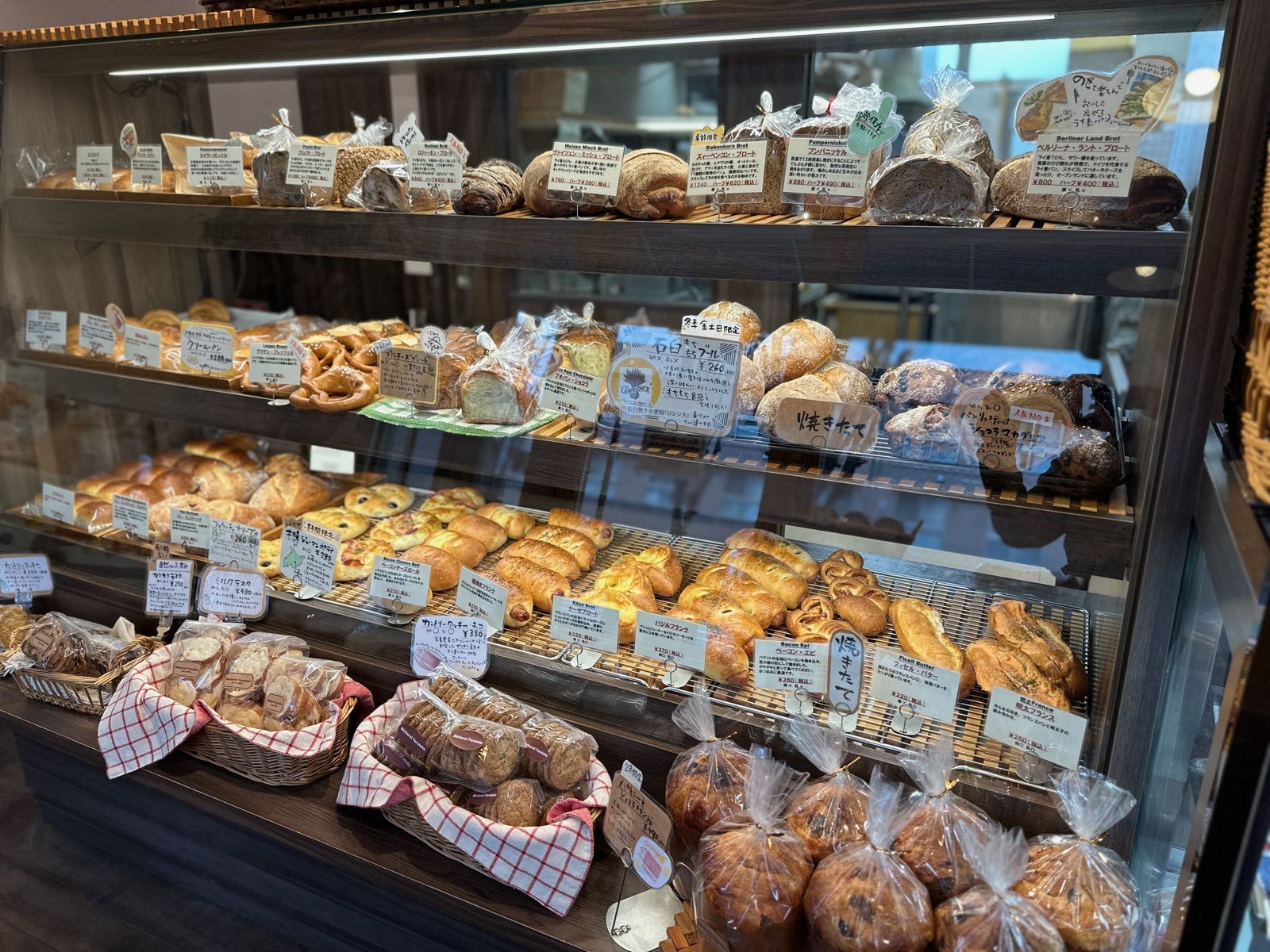Bäckerei Terutake のショーケース — ふじみ野 ドイツパン専門店(ベッカライテルタケ / Baeckerei Terutake)